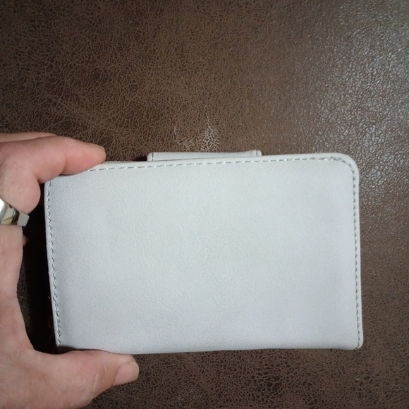 Adrienne Vittadini leather wallet - Picture 3 of 4